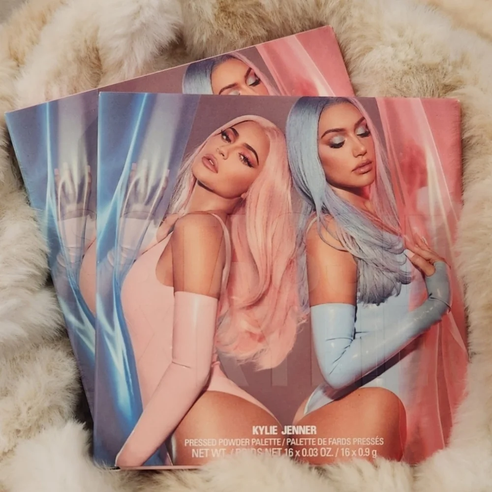 KYLIE COSMETICS- Stassie×Kylie Eyeshadow Palette